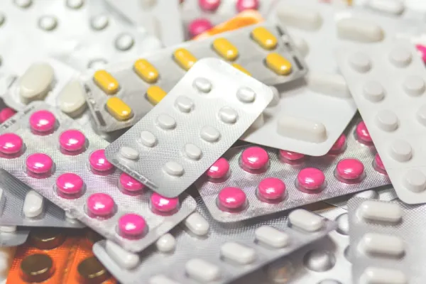 Accesul la medicamente esenţiale la preţuri rezonabile le dă bătăi de cap guvernanților. Ciolacu: Vom crea un grup de lucru