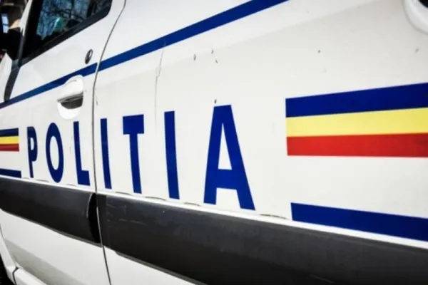 Urmărire ca-n filme în Iași: 2 polițiști răniți într-o cursă după un șofer fără permis - Cele două mașini au plonjat în râu