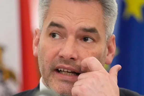 Guvernul lui Nehammer, în derivă înainte de alegeri - Pe ce loc se află în sondaje cancelarul care a blocat România să adere la Schengen