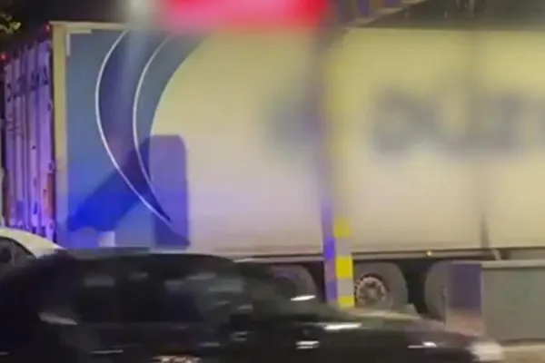 Un nou incident în Pasajul Unirii. Tragedia a fost evitată în ultimul moment de polițiștii puși să păzească limitatoarele