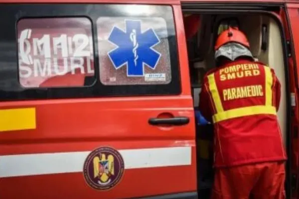 Biciclist lovit de o ambulanţă SMURD care se deplasa spre un caz medical, în județul Cluj. Victima, operată de urgență - ce spun medicii