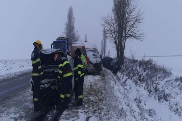 Doi adulți și un copil de 2 ani, răniți într-un accident produs pe șoseaua de centura a Tecuciului! Șoferul vinovat era drogat