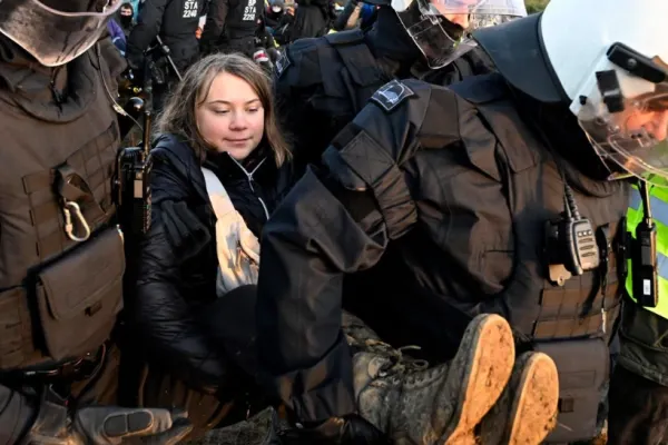 Cunoscuta activistă suedeză Greta Thunberg, reținută de poliție la un protest în Germania - VIDEO