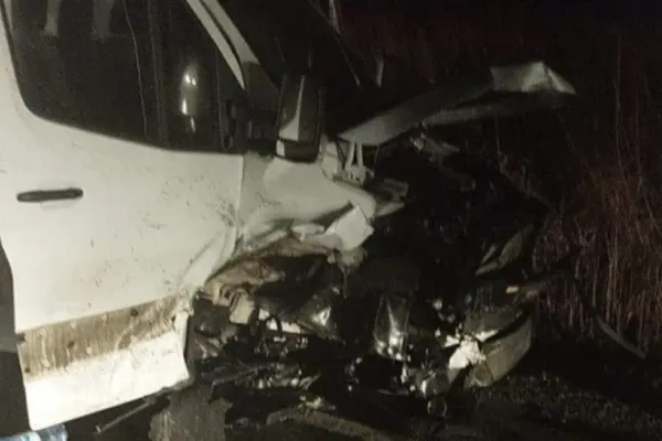 Accident violent în zona Târnava: 3 victime la spital, inclusiv un copil de 11 ani - Mașină făcută zob și trafic blocat - FOTO