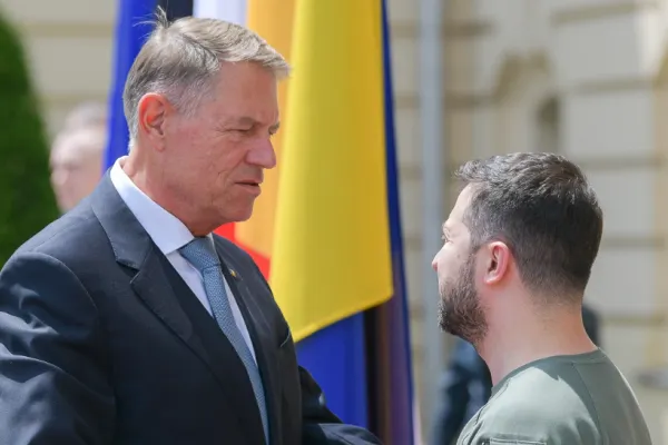 Klaus  Iohannis îi cere lui Zelenski soluții rapide pentru drepturile interzise ale minorității române din Ucraina