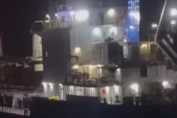 O navă cargo din Ucraina a eşuat în Strâmtoarea Bosfor. Traficul maritim a fost întrerupt - VIDEO
