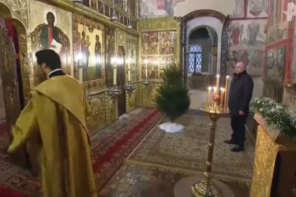 Putin, tot mai singur! Liderul de la Kremlin a participat la slujba de Crăciun, într-o catedrală fără enoriași - VIDEO