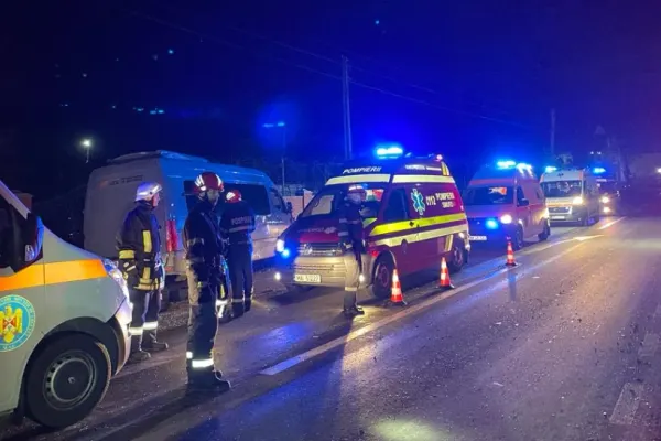 Microbuz cu pasageri, implicat într-un grav accident, în Maramureș - 7 victime