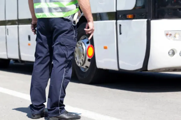 Polițiștii germani au trimis la culcare doi șoferi români de autocar. Cei 42 de pasageri i-au așteptat să se odihnească