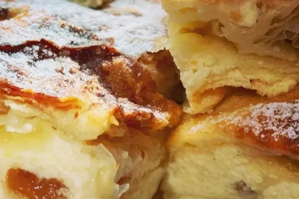 Plăcintă cu brânză dulce și iaurt - Cea mai simplă rețetă pentru un desert delicios