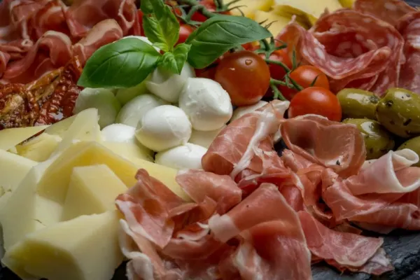 Dieta mediteraneană - Cea mai sănătoasă cură de slăbire - Tot ce trebuie să mănânci și cele 5 reguli de aur