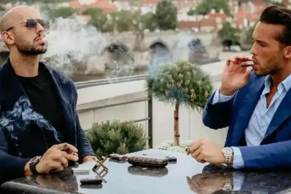SURSE: Americanii sunt implicați în arestarea fraților Tate - Tiranii sexuali, legături la cel mai înalt nivel! Discuții pe grupul „Moartea Suspectă”