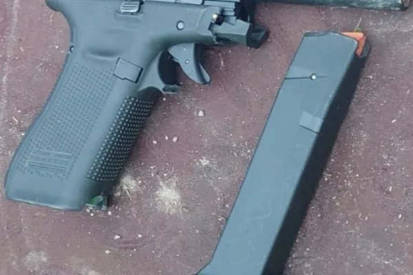 Bărbatul din Giurgiu care a tras cu pistolul de la fereastră a fost reținut. Ce au descoperit polițiștii la percheziții