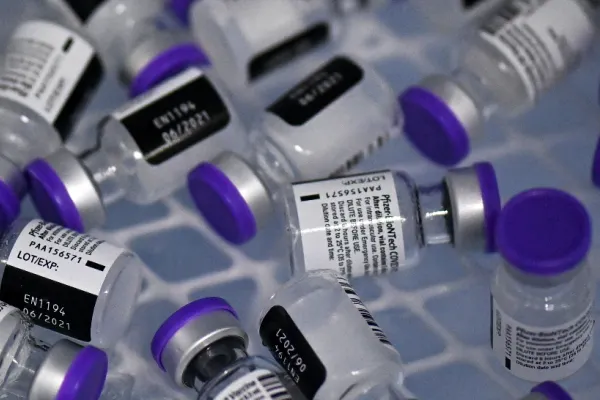 Noul vaccin Pfizer pentru Omicron ar provoca accidente vasculare! Descoperire șocantă semnalată de autoritățile americane
