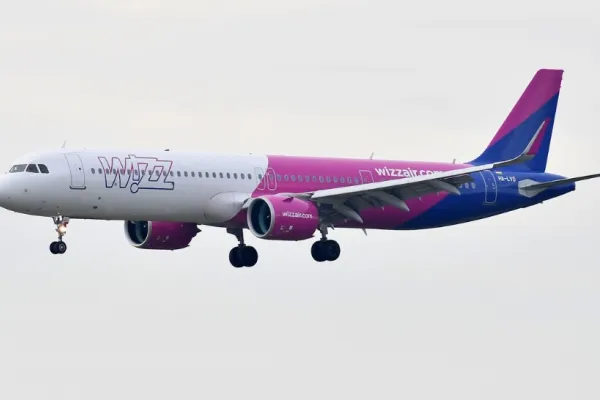Zboruri anulate de Wizz Air - Guvernul României, plângeri către Comisia Europeană! Sute de români au depus reclamații la ANPC
