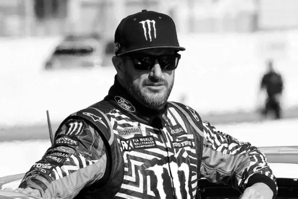 Un celebru pilot de raliuri, vedetă pe Youtube, a murit într-un accident de snowmobil. Avea doar 55 de ani - fanii sunt în stare de șoc