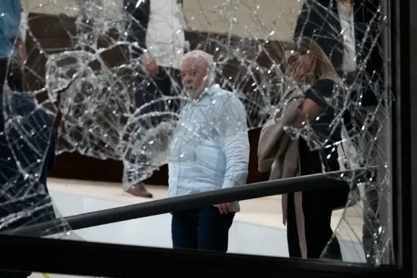 Arestări și destituiri după atacul asupra clădirilor guvernamentale din Brazilia. Scenariul Trump-Bolsonaro