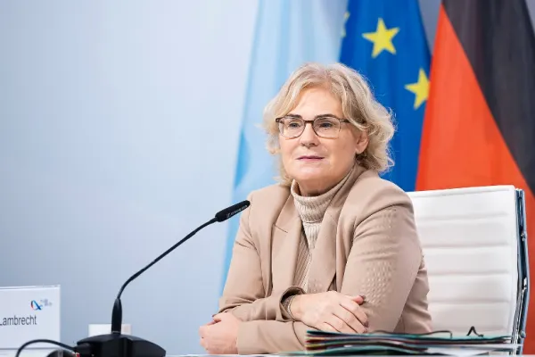 Ministrul german al Apărării a demisionat după ce a postat un mesaj controversat despre Ucraina