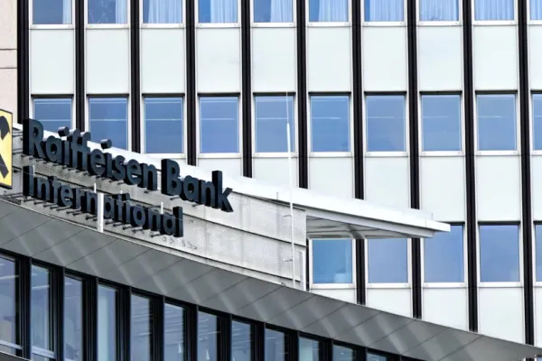 Ucraina cere sancționarea băncii Raiffeisen. Austriecii au recunoscut anexările lui Putin și oferă facilități rușilor