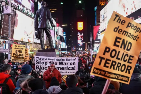 Proteste uriașe în America după ce Poliția a ucis în bătaie un bărbat. Un nou caz Floyd - Imagini violente - VIDEO