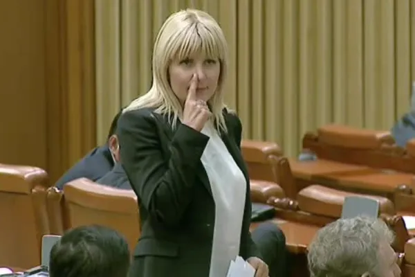 Elena Udrea dă cărțile pe față. Pentru cine a făcut, de fapt, semnul cu degetul la nas? Presiuni incredibile de la Bruxelles