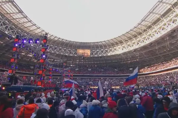 Vladimir Putin, DISCURS halucinant în fața zecilor de mii de ruși aduși la Moscova. Oamenii s-au refugiat la toalete din cauza frigului - VIDEO