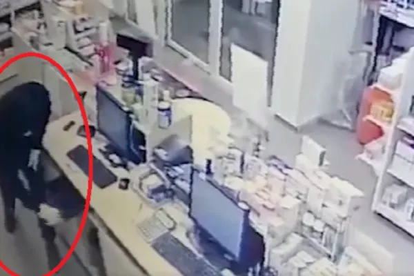 Luptător MMA, reținut după ce a furat 3.000 de lei dintr-o farmacie din Ilfov! Cum l-au identificat polițiștii