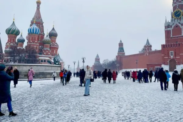 Arestări masive în Rusia, la ordinul lui Putin: Zeci de ruși, reținuți după proteste tăcute la un an de la invadarea Ucrainei - VIDEO