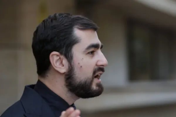 Un deputat USR acuză Guvernul că nu intenționează să elimine pensiile speciale, ci pregătește terenul pentru o nouă majorare a taxelor