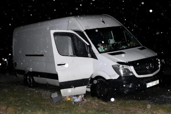 Doi români au rămas fără bani și mașină în Cehia. Incidentul, după ce niște polițiști falși au simulat un control de rutină
