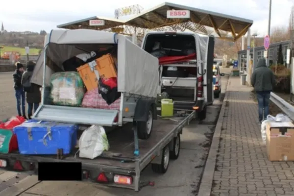 O mașină care transporta pachetele românilor, oprită în Germania. Polițiștii s-au crucit când au văzut ce era înăuntru