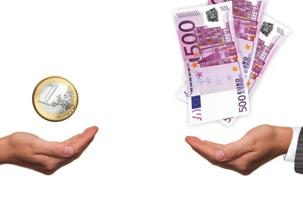 Comisia Europeană obligă Guvernul să majoreze din nou salariul minim până anul viitor. Care sunt șansele ca acest lucru să se întâmple
