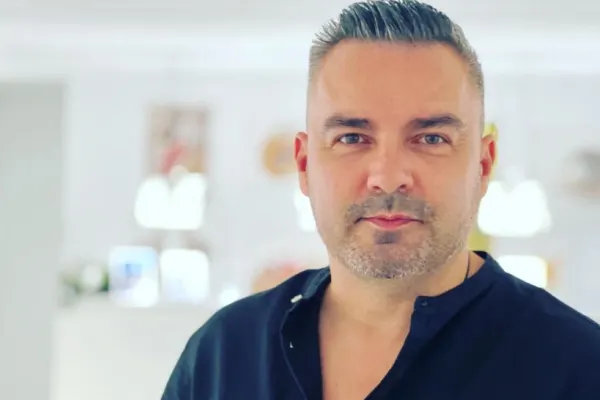 Cum au aflat polițiștii de relația sexuală a jurnalistului Marius Buga cu un minor dintr-un centru de plasament