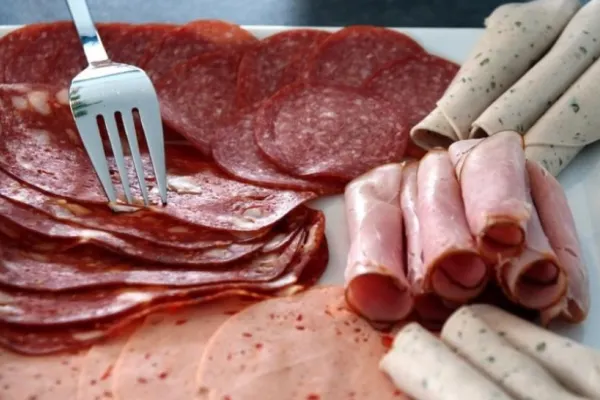 Câte mezeluri poți să mănânci pe săptămână fără să îți afecteze sănătatea