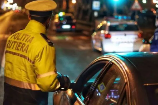 Urmărire ca-n filme, la Galați. Un tânăr fără permis și numere la mașină, a intrat în polițiști