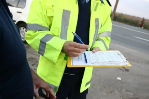 Polițiștii au nimerit acasă la un bărbat exact când acesta își bătea soția