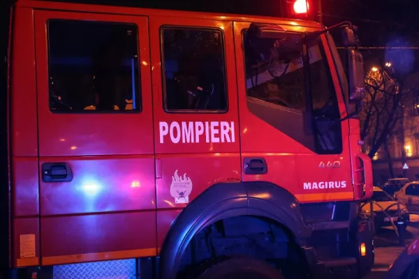 Pericol major pe calea ferată - Locomotiva unui tren încărcat cu motorină a luat foc în gară
