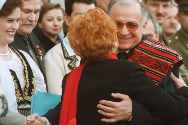 Starea de sănătate a lui Ion Iliescu, tot mai precară. Fostul președinte nu s-ar mai putea deplasa fără ajutor