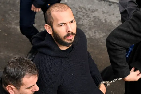 Ce presupune metoda loverboy, folosită de frații Tate. Avertismentul Agenției Naționale Împotriva Traficului de Persoane