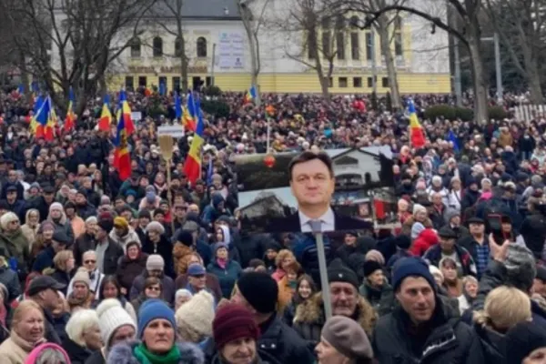 HAOS pe aeroportul din Chișinău: jurnaliștii, bruscați! Zeci de tineri moldoveni, instruiți în Turcia de partidul lui Șor pentru a provoca haos la proteste - VIDEO