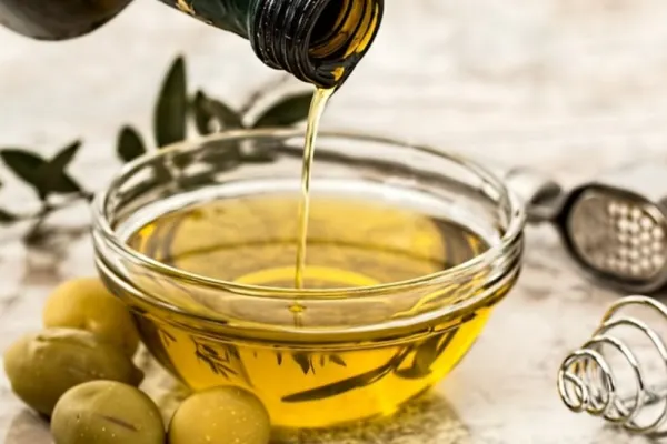 BOMBELE din cămară: 8 alimente care se strică înainte să expire termenul de pe ambalaj. Aruncă-le înainte să îți afecteze sănătatea!