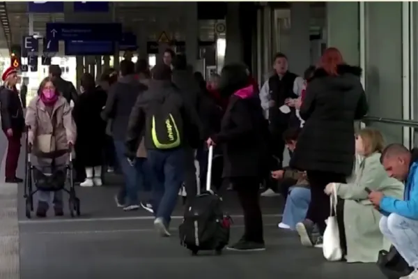 Trenuri BLOCATE cu orele în Germania de românii care voiau să DOARMĂ pe șine! Scene HALUCINANTE
