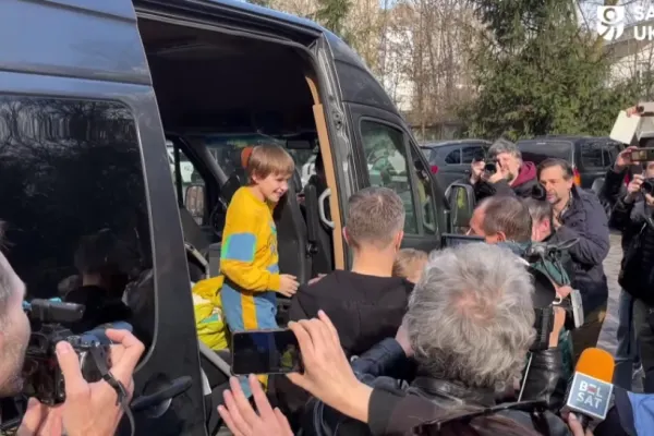 Primii copii ucraineni au reușit să se întoarcă acasă din captivitatea rusă! Ce PEDEPSE au îndurat pentru că au strigat „Slava Ucraina”: imagini emoționante - VIDEO