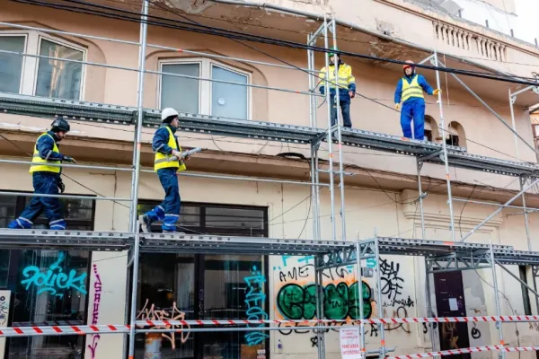 Nicușor Dan: 10 clădiri monument istoric sau aflate în zone protejate din București vor fi consolidate seismic. De unde vin banii