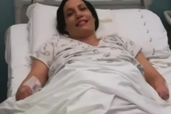 Un diagnostic greșit a lăsat-o fără mâini și picioare! Coșmarul prin care a trecut o femeie din Italia