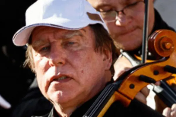 4 bancheri, condamnaţi pentru că au ajutat un apropiat al lui Putin să depună sume uriașe în bănci elvețiene. Cine este Sergei Roldugin, "portofelul lui Putin"