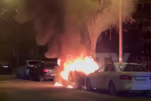 Mașini incendiate în stil MAFIOT, în Baia Mare! Oamenii sunt disperați: ce SCENARIU iau în calcul polițiștii - FOTO&VIDEO