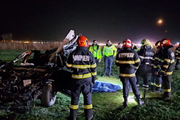 Accident înfiorător în Iași: Căruță spulberată de 2 mașini la Podul Iloaiei - Un șofer a murit pe loc, ca și cei doi cai - FOTO