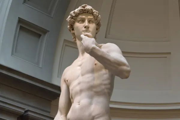 Profesoara nevoită să își dea demisia din cauza sculpturii „David”, invitată în Italia. "Să confunzi arta cu pornografia este pur şi simplu ridicol"