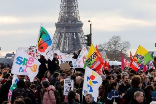 Noi proteste fără precedent la Paris - Oamenii sunt nemulțumiți de noua lege a pensiilor